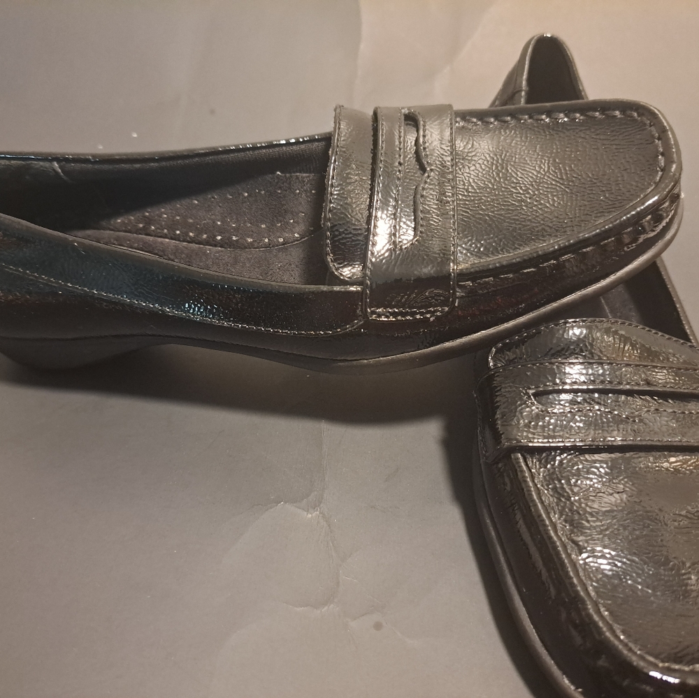 Trotters Black Crinkle Loafers Penny Size 8